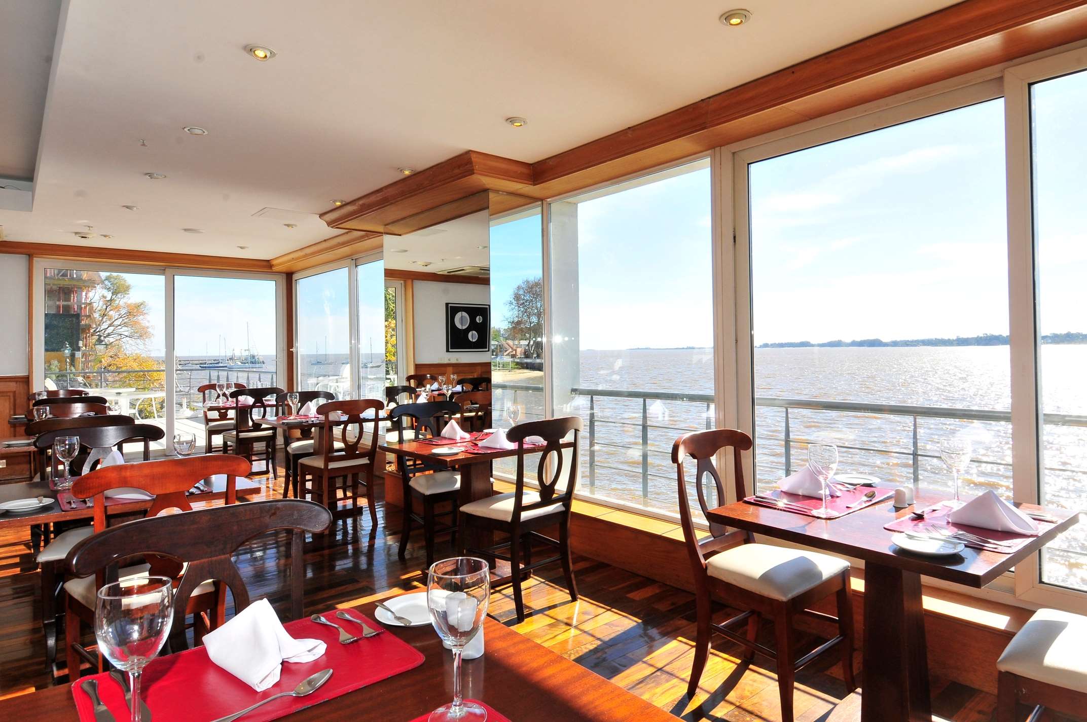 Del Carmen Lounge Bar